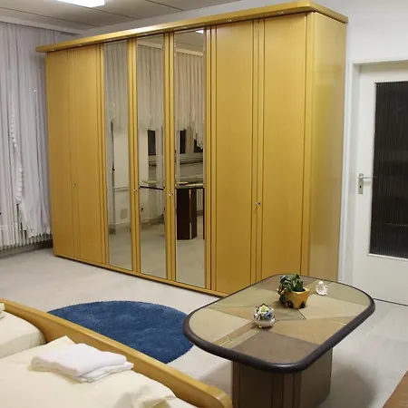 Homestay Agency Mittelfeld